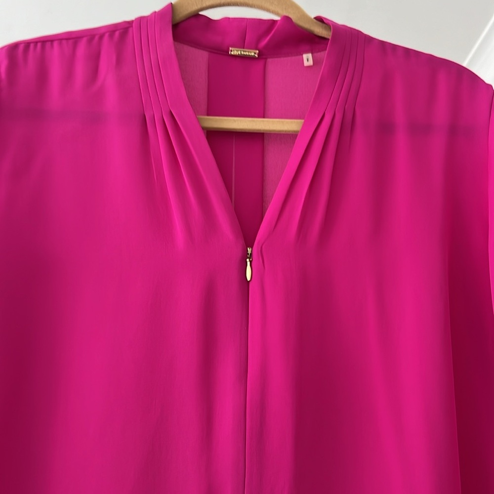 100% Silk Elie Tahari blouse